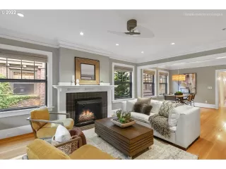 Photo #5: 22053626 Listing