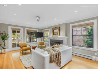 Photo #6: 22053626 Listing