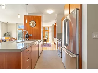 Photo #5: 220537929 Listing 
