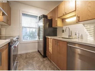 Photo #6: 22054297 Listing