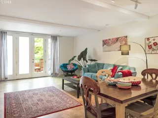 Photo #6: 22054886 Listing