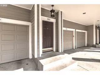 Photo #4: 22054906 Listing