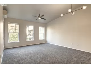 Photo #6: 22054906 Listing