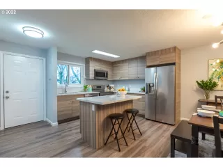 Photo #5: 22056072 Listing