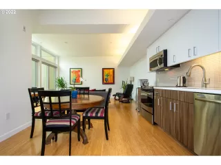 Photo #6: 22058879 Listing