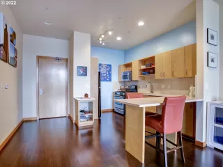 Photo #4: 22059047 Listing