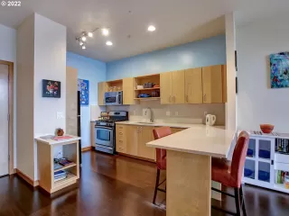 Photo #5: 22059047 Listing