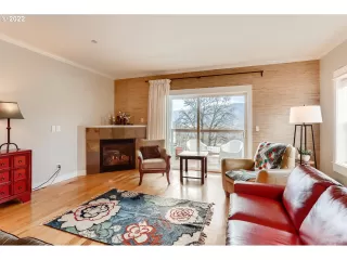 Photo #3: 22059253 Listing