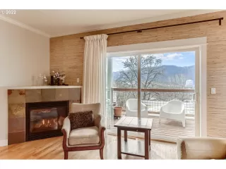 Photo #4: 22059253 Listing