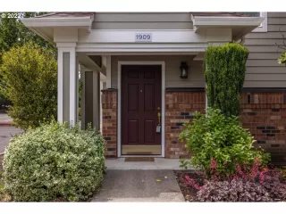 Photo #3: 22059297 Listing