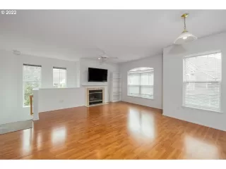 Photo #4: 22059297 Listing