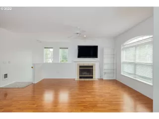 Photo #5: 22059297 Listing