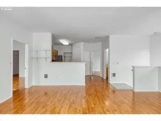 Photo #6: 22059297 Listing