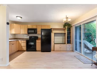 Photo #4: 22060838 Listing