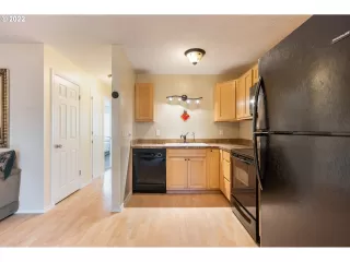 Photo #5: 22060838 Listing