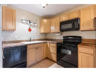 Photo #6: 22060838 Listing