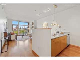 Photo #4: 22060860 Listing