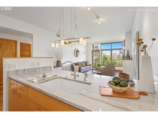 Photo #6: 22060860 Listing