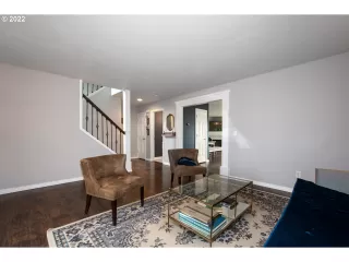 Photo #4: 22062757 Listing