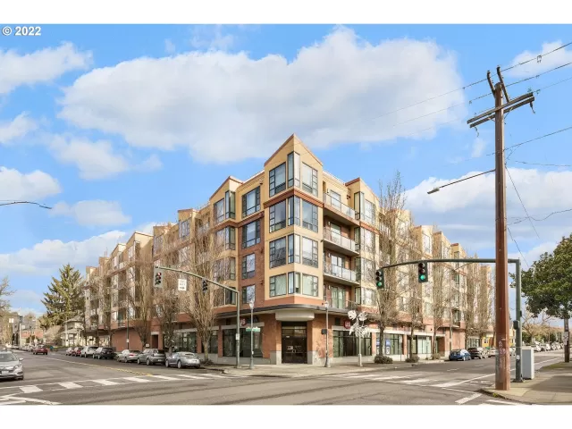 MLS: 22063114 Condo For Sale