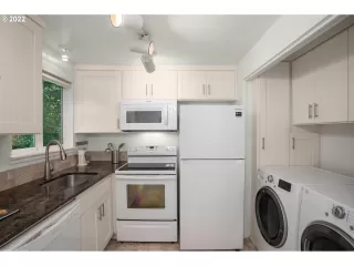 Photo #2: 22063117 Listing