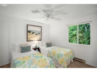 Photo #6: 22063117 Listing