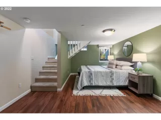 Photo #5: 22063439 Listing