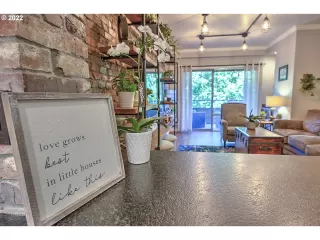 Photo #5: 22063907 Listing