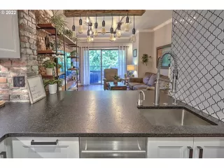 Photo #6: 22063907 Listing