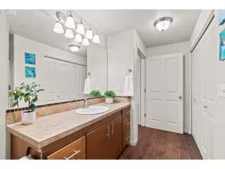 Photo #6: 22064581 Listing