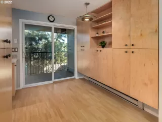 Photo #5: 22064644 Listing