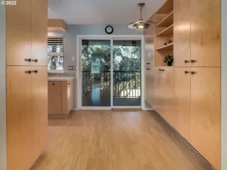 Photo #6: 22064644 Listing