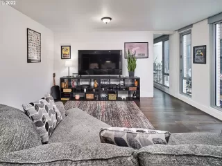 Photo #4: 22065438 Listing