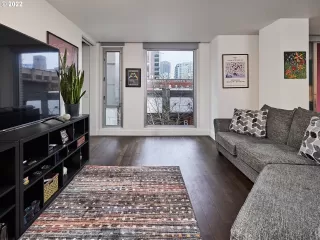 Photo #5: 22065438 Listing