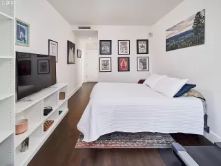 Photo #6: 22065438 Listing