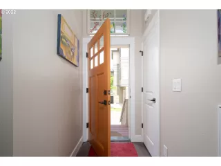 Photo #2: 22066006 Listing