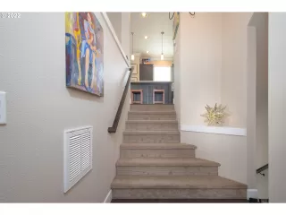 Photo #3: 22066006 Listing