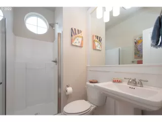 Photo #4: 22066006 Listing