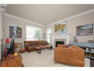 Photo #5: 22066006 Listing