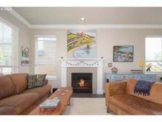 Photo #6: 22066006 Listing