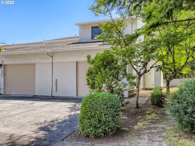 MLS: 22066391 Condo For Sale