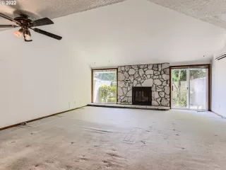 Photo #3: 22066391 Listing