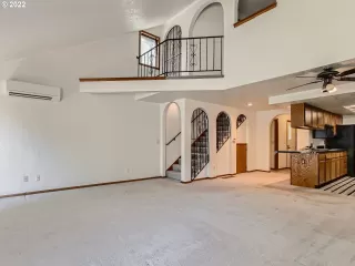 Photo #4: 22066391 Listing