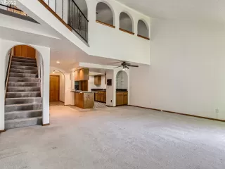 Photo #5: 22066391 Listing