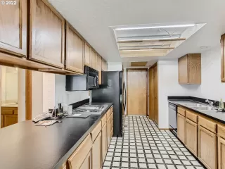 Photo #6: 22066391 Listing