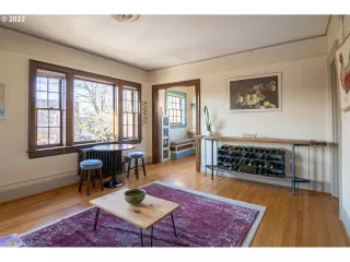 Photo #6: 22066392 Listing