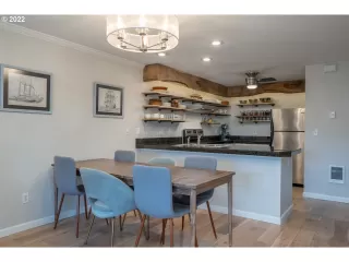 Photo #4: 22068056 Listing