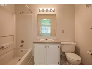 Photo #5: 22068500 Listing 