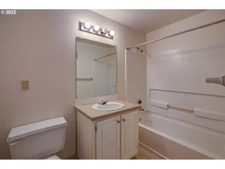 Photo #6: 22068500 Listing 