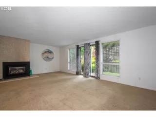 Photo #5: 22068909 Listing